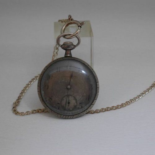 alt=\"Reloj antigüo de bolsillo caballero con cadena y caja de plata de ley marca Gentileza en estado de marcha\"
