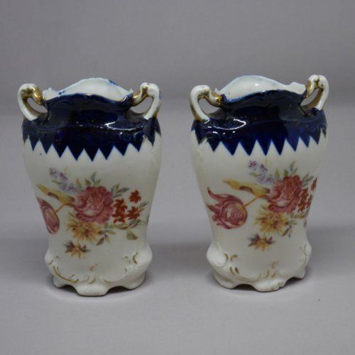 alt=\"Jarrones juego de porcelana época Isabelina de finales de siglo XIX\"JPG