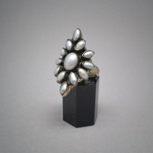 Sortija lanzadera de plata de ley 925 Mils. con 13 perlas de agua dulce