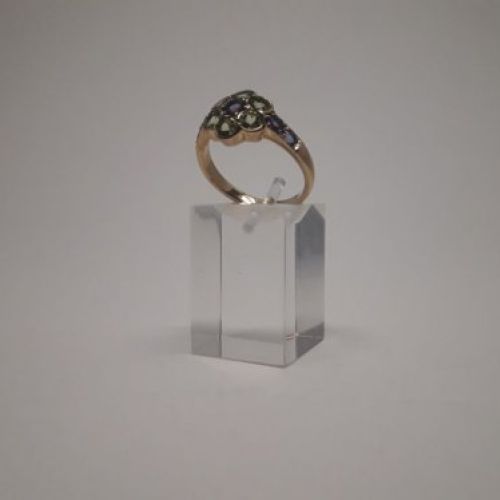 alt=\"Sortija de oro bajo 9 K. con olivinas y amatistas\"