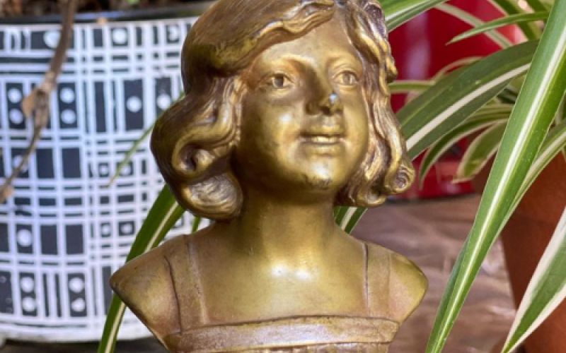 Busto niña acabado bronce