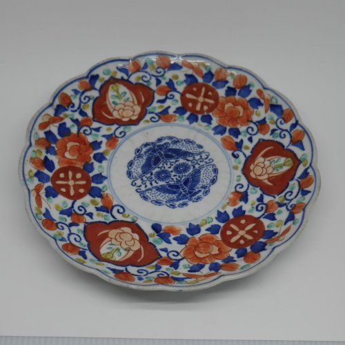 alt=\"Plato Porcelana Japonesa Imari pintado a mano de principios del Siglo XX. www.santelmotienda.com\"