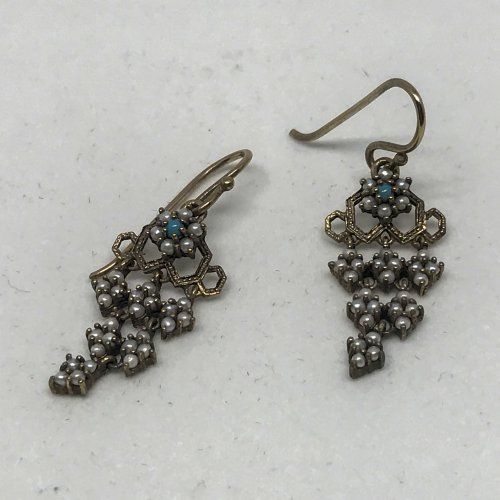 alt=\"Pendientes de oro 9 K. con turquesas y perlitas\"