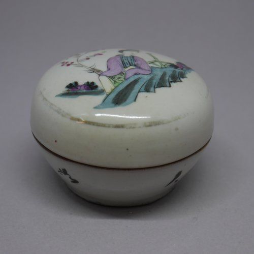 alt=\"Caja de porcelana China, principios del Siglo XX\"JPG