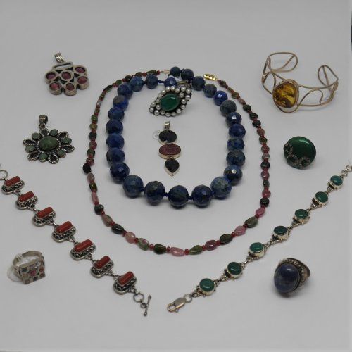 alt=\\"bisuteria, piedras seminipreciosas, pulseras, anillos, collares,pendientes www.santelmotienda.com\\"